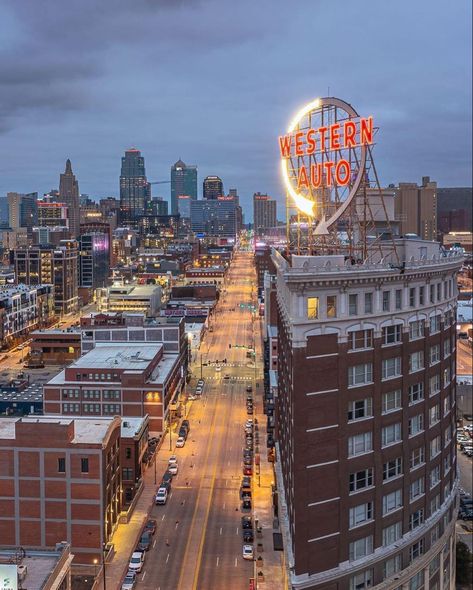 Kansas City Apartments, Kansas City Union Station, Cold Pictures, Kansas City Skyline, Cross Country Trip, Urban Aesthetic, Usa States, City Vibe, City Market