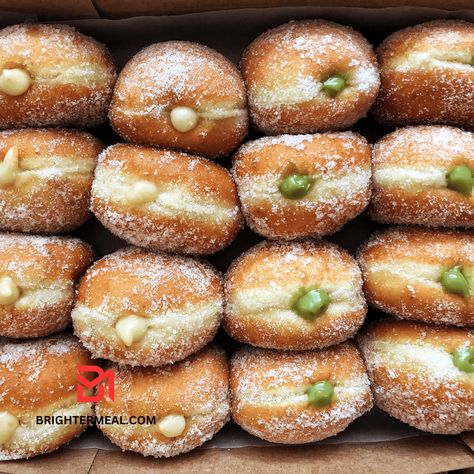 Italian bomboloni donuts filled with pastry cream Italian Donuts, Donut Filling, Pastry Cream Filling, Fried Dessert, Cheese Chips, Cloud Bread, Favorite Dessert, Pastry Cream, Appetizer Salads