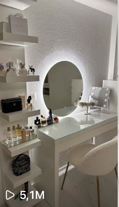 Vanity Ideas Bedroom Circle Mirror, Desk With Circle Mirror, Desk With Mirror Vanity Ideas, Vanity With Circle Mirror, Circle Mirror With Lights, Circle Mirror Vanity, Vanity Circle Mirror, Room Inspo Led Lights, Circle Mirror Bedroom