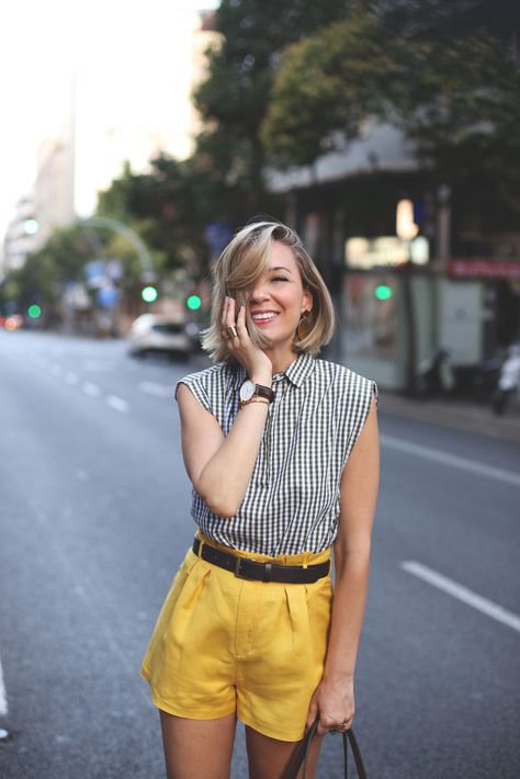 Yellow is my favorite color Yellow Shorts Outfit, Red And White Outfits, Looks Pinterest, Summer Shorts Outfits, Yellow Outfit, Gingham Shirt, Foto Poses, Dressed To The Nines, Shorts Outfit