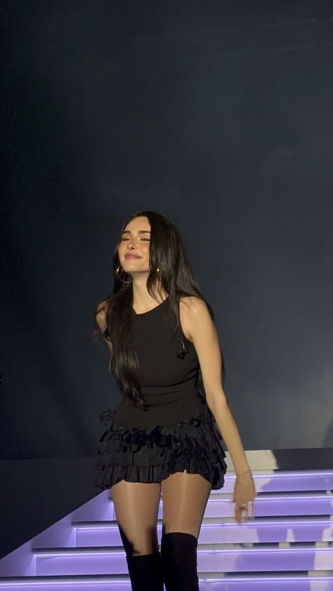 Madison Beer Dress Short, Maddison Beer Outfit Concert, Madison Beer On Stage, Madison Beer Performance Outfits, Madison Beer Grammys, Madison Beer Spinnin Tour Outfits, Madison Beer Outfits Dress, Madison Beer Stage, Madison Beer Outfits Concert