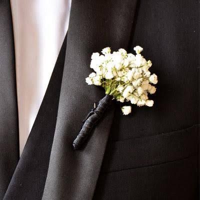 Buttonhole Flowers, Flowers For Men, Rustic Boutonniere, Button Holes Wedding, Groomsmen Boutonniere, Baby S Breath, Wedding Order, Chic Flowers, Boutonniere Wedding