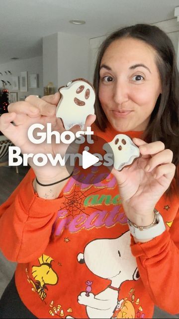 Jacqui Saldaña Simple Recipes on Instagram: "Ghost Brownies 👻 These have to be the cutest little brownies I’ve ever made! Save this post or send it to someone who you want to bake these with. They’re perfect for spooky season! 

Ghost Brownies!! 
Preheat the oven to 350 degrees. Spray the silicone baking molds with cooking spray. 
In a large bowl whisk together 1 cup of melted butter, 1 cup each brown + white sugar, 4 eggs and 2 tsp vanilla extract. Whisk until everything is smooth. 
Next add in 1 cup each sifted flour + sifted cocoa powder, 1 tsp salt and 1 tsp instant espresso. Use a spatula to fold in the dry ingredients until a batter forms. Fold in 1 cup of chocolate chips and then spoon the batter into the silicone baking mold. 
Bake at 350 degrees for about 12-15 minutes or until a Silicone Cake Mold Recipes, Brownie Ghosts, Ghost Brownies, Silicone Molds Recipes, Ghost Mold, Instant Espresso, Pumpkin Mold, How To Make Brownies, Silicone Molds Baking