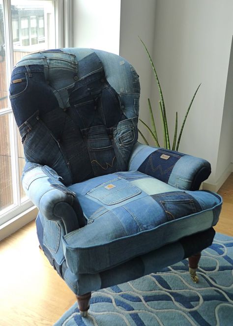 denim upholstered armchair Denim Chair, Denim Sofa, Denim Furniture, Patchwork Chair, Modern Upholstery, Denim Ideas, Recycle Jeans, Denim Crafts, Funky Furniture