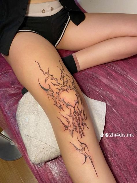 Heart cyber sigilism tattoo knee Body Tattoo Design, Leg Sleeve Tattoo, Pretty Tattoos For Women, Unique Tattoo Designs, Knee Tattoo, Cute Tattoos For Women, Discreet Tattoos, Elegant Tattoos, Simplistic Tattoos