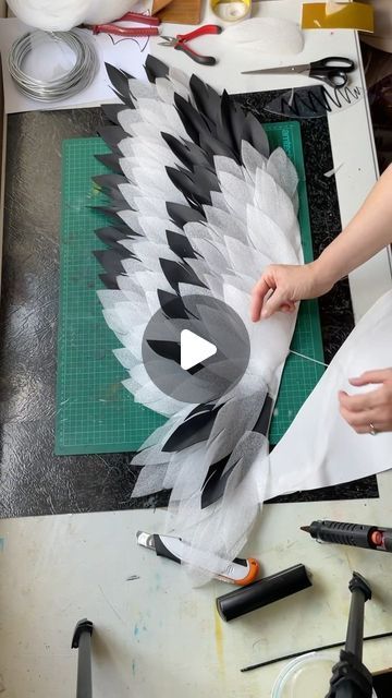 Phoenix Carnival Costume, Diy Phoenix Wings, Phoenix Costume Diy, Bird Costume Diy, Phoenix Decor, Diy Feather Headband, Wings Costume Diy, How To Make Wings, Angel Wing Crafts