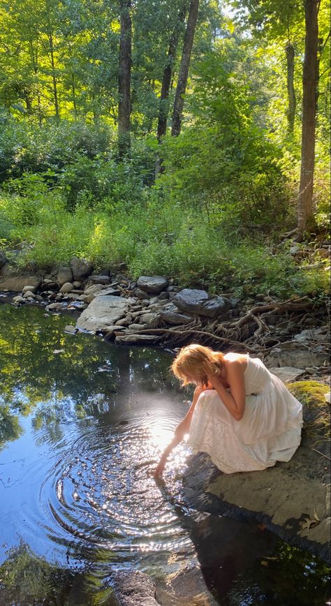 Shoots In Nature, Connected With Nature Aesthetic, Good Photography Poses, Aesthetic Life Photos, Mood Photos Aesthetic, Landscape Photography With People, Nature Inspo Pics, Soft Girl Summer Aesthetic, Redwood Forest Photoshoot