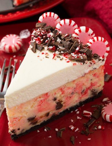 Peppermint Bark Cheesecake Recipe, Peppermint White Chocolate Cheesecake, Chocolate Peppermint Cheesecake, Peppermint Bark Cheesecake, Chocolate Cookie Crust, Best Mac N Cheese Recipe, White Chocolate Peppermint, Peppermint Cheesecake, Coctails Recipes