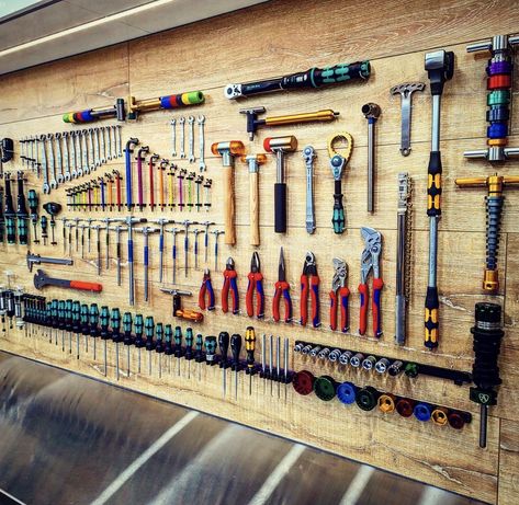 Shop Drawer Organization, Hanging Tools On Wall, Tool Hanging Ideas, Power Tool Organization, Workshop Design Ideas, Garage Workshop Layout, Garage Workbench Plans, Garage Storage Inspiration, Tool Wall