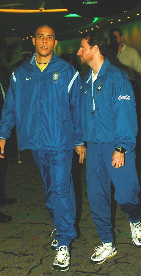 90s Football Fashion, 2000s Football Aesthetic, 90s Soccer Aesthetic, Vintage Football Tracksuit, 90s Football Aesthetic, Vintage Soccer Aesthetic, Brazil Tracksuit, Footballer Fits, Uk 2000s