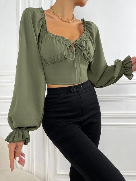 Hispanic Outfits, Lantern Sleeve Shirt, Ladies Blouses, Halter Shirt, Chic Blouses, Puff Long Sleeves, French Chic, Slim Fit Shorts, Crop Blouse