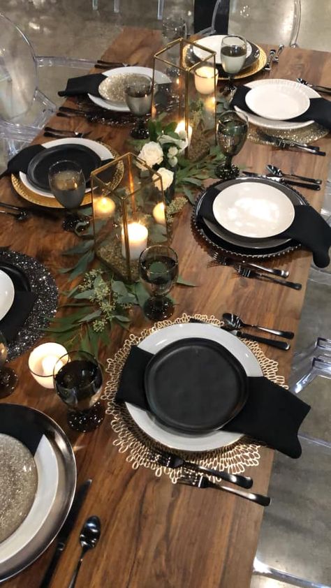 Gold Table Setting, Centerpieces Diy, Tafel Decor, Christmas Dining Table, Christmas Dining Room, Christmas Homescreen, Christmas Dinner Table, Dinner Party Table, Party Table Settings