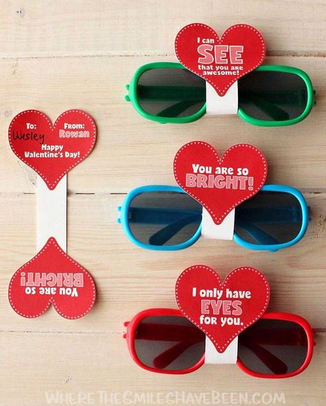 Fun sunglasses Valentine DIY idea for kids to give their friends. Non food Valentine's ideas Sunglasses Valentine, Valentines Day Cards Diy, Cadeau St Valentin, Monster Valentines, Valentines Gift Bags, Printable Valentines Cards, Valentines Ideas, Valentines Printables Free, Valentines Greetings