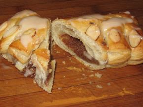 Bear Claws Recipe Easy, Bear Claws Recipe, Bear Claw Recipe, Kringle Recipe, Philo Dough, Morning Pastries, Almond Paste Recipes, Puffed Pastry, Sweet Bites