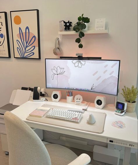 Dual Monitor Desk Setup Aesthetic, Desk Setup Aesthetic Modern, White Desk Setup Work Spaces, Cosy Desk Setup Aesthetic, Desktop Room Ideas, Desktop Aesthetic Setup, Cute Desktop Setup, Desktop Set Up, Aesthetic Desktop Setup