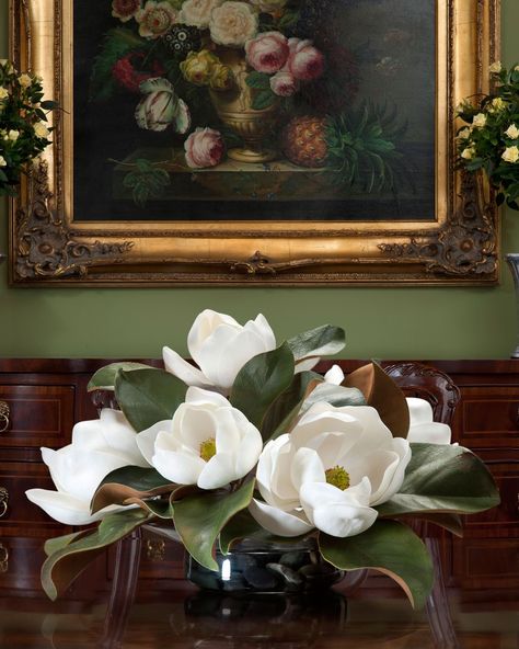 Calla Lily Centerpieces, Magnolia Centerpiece, Silk Floral Centerpiece, Lily Centerpieces, Silk Flower Centerpieces, Magnolia Wedding, Artificial Plants And Trees, White Magnolia, Floral Centerpiece