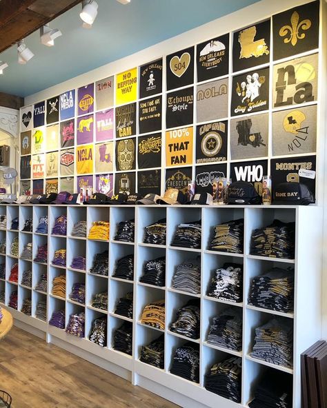 T Shirt Displays Retail, Tshirt Display Ideas Retail Store Design, T Shirt Merchandising Display, Tee Shirt Display Ideas Retail, Tshirt Wall Display Ideas, T Shirt Wall Display Ideas, Tshirt Retail Display, Screen Print Storage Ideas, Tshirt Shop Design