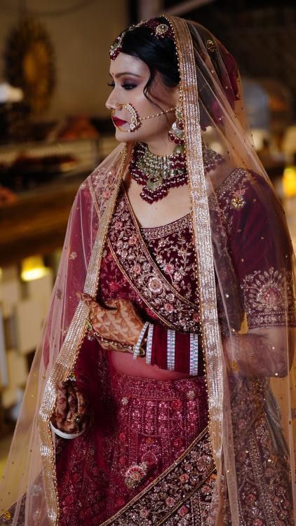 Photo By Makeup by Shweta Chauhan - Bridal Makeup New Dulhan Pose, Wedding Dulhan Pose, Bridal Makeup Pictures, Bride Fashion Photography, Unrealistic Beauty Standards, Latest Bridal Makeup, Keep Smile, Latest Bridal Lehenga Designs, Indian Bride Poses