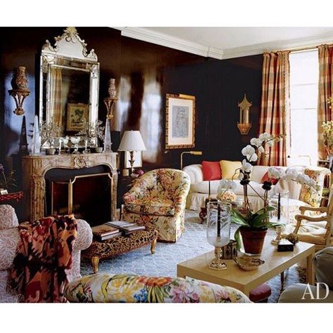 Mario Buatta, Lacquered Walls, Glam Pad, American Interior, Design Salon, Dark Walls, Traditional Living Room, Country Style Homes, Elegant Living