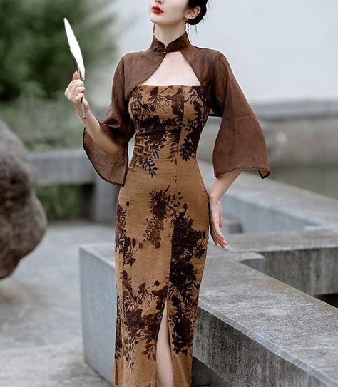 Chinese Evening Dress, Cheongsam Outfit, Fits Check, Modern Chinese Dress, Chinese Clothing Traditional, Cheongsam Traditional, Model Batik, Modern Cupboard, Modern Qipao