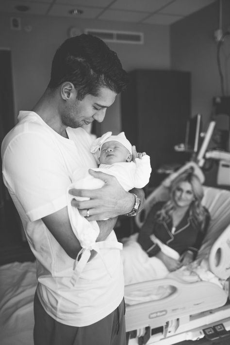 Pinterest: @emilyplumacher Baby Hospital Photos, Hospital Pics, Newborn Hospital Pictures, Newborn Hospital Photography, Baby Hospital Pictures, Hospital Photos Newborn, Birth Pictures, Vogue Kids, Hospital Photography