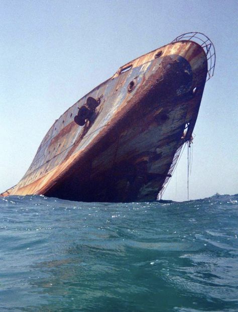 Wrecked Ship, Ghost Ships, Underwater Shipwreck, Eerie Places, Great Lakes Ships, Maritime Art, Cruise Boat, Abandoned Ships, Ghost Ship