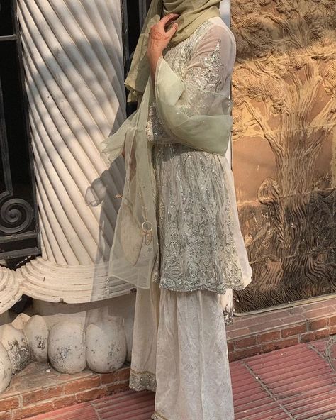 Desi Muslim Outfit, Hijab Desi Outfit, Hijabi Desi Outfit, Hijab With Desi Clothes, Desi Hijabi Outfits, Desi Hijabi, Outfits Muslim, Desi Fits, Pakistan Dress