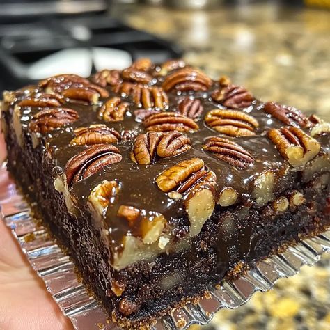 Rich and Decadent Pecan Pie Brownies Brownie Pecan Pie Bars, Pecan Pie Desserts, German Chocolate Pecan Pie Bars, Pecan Pie Brownies Recipe, Brownie Pecan Pie, Pecan Pie Cake Recipe, Brownie Pie Recipe, Chocolate Pecan Pie Bars, Thanksgiving Sweets