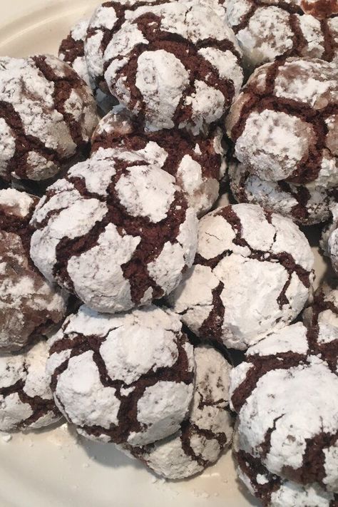 Chocolate Crinkles II | "These are my childhood favorite. I make them every christmas." #christmas #christmasrecipes #christmasbaking #bakingrecipes Chocolate Crinkles Recipe, Crinkles Recipe, Chocolate Crinkle Cookies Recipe, Crinkle Cookies Recipe, Chocolate Crinkle, Desserts Pictures, Chocolate Crinkle Cookies, Chocolate Crinkles, Cream Photos