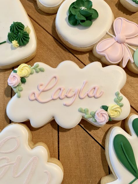 Name Royal Icing Cookies, Cookies With Names Royal Icing, Name Cookies Decorated, Name Cookies, Royal Icing Roses On Cookies, Simple Floral Cookies Decorated, Royal Icing Lily Flower, Floral Birthday Cookies Royal Icing, Wildflower Cookies Royal Icing