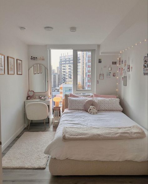 Room Redesign, Small Room Design, Redecorate Bedroom, Cozy Room Decor, Minimalist Room, Room Design Bedroom, Dream Room Inspiration, Room Makeover Bedroom, Room Makeover Inspiration