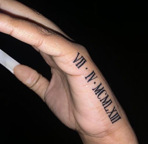 Hand Tattoos Side Of Hand, Side Of Your Hand Tattoo, Side Of Pinky Tattoo, Cute Wrist Tattoos Black Women, Finger Tattoos For Black Women, Side Pinky Tattoo, Side Of The Hand Tattoos, Tattoo Side Of Hand, Tattoo On Side Of Hand