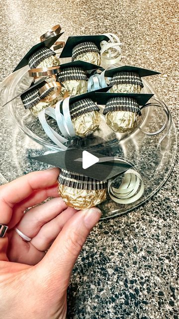 Nikki - Wrappin Queen on Instagram: "Easy DIY graduation idea! 🎓 #giftwrapping #graduation #diy" Diy Graduation Decorations, Diy Graduation Decorations Party, Preschool Graduation Party, Graduation Treats, High School Graduation Party Decorations, Grad Party Favors, Graduation Desserts, Diy Graduation Gifts, Senior Graduation Party