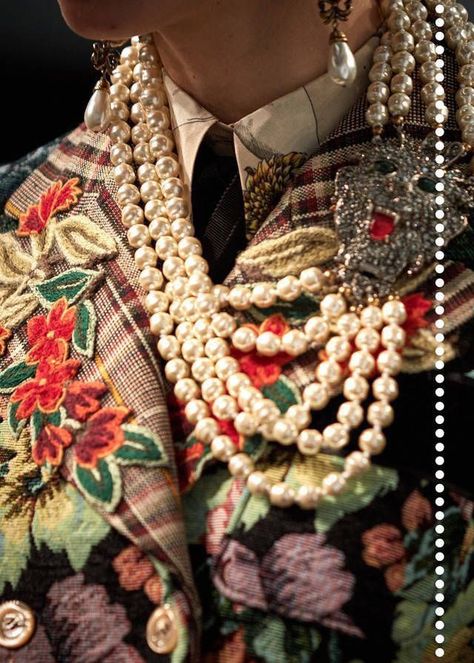 Gucci Runway, Wearing Pearls, The Alchemist, Alessandro Michele, 2017 Fashion, Fashion 2017, Autumn Winter Fashion, High Fashion, Winter Fashion