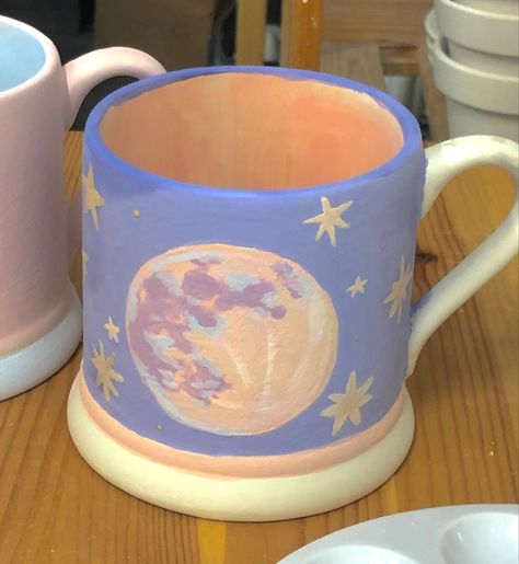 Diy Pottery Painting, Tanah Liat, Pottery Painting Designs, Pretty Mugs, Tassen Design, Keramik Design, Painted Mugs, Pottery Crafts, Diy Pottery