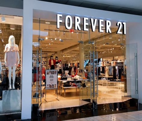 Forever 21 and more Forever 21 Shop, City Life Aesthetic, Forever 21 Store, Zara Store, Mall Outfit, Wall Signage, Mall Stores, Career Vision Board, Video Call With Boyfriend Screen Photo