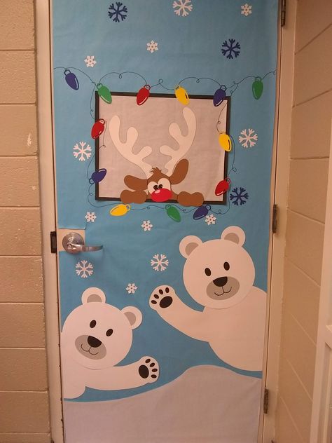 Winter Posters School, Winter Wall Decorations For School, Winter Themed Door Decorations, Winter Doors For Preschool, Reindeer Classroom Door Decorations, School Door Decorations Winter, Bear Door Decoration Preschool, Igloo Classroom Door Ideas, Winter Holiday Classroom Door Ideas