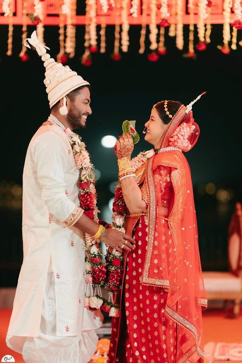 Bengali Wedding Aesthetic, Bengali Wedding Photoshoot, Bengali Wedding Poses, Bengali Groom, Bengali Wedding Couple, Manifestation Goddess, Bengali Wedding Couple Poses Photography, Bengali Couples Photography, Bengali Marriage