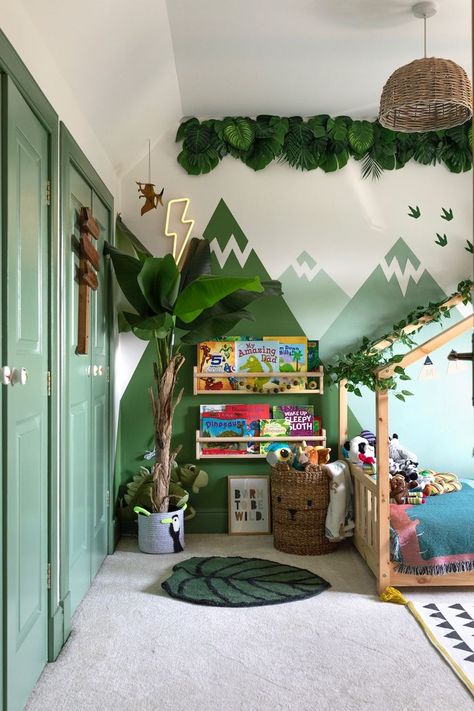 Newborn Room Ideas, Baby Bedroom Boy, Dinosaur Theme Room, Dinosaur Theme Bedroom, Jungle Bedroom Theme, Jungle Theme Rooms, Boys Dinosaur Bedroom, Green Boys Room, Dinosaur Boys Room