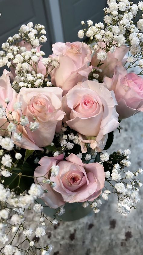 Flower Boquet, Brock Purdy, Pink Flower Bouquet, Arte Aesthetic, Luxury Flower Bouquets, I Love Flowers, Roses Art, White And Pink Roses, Pink Rose Bouquet