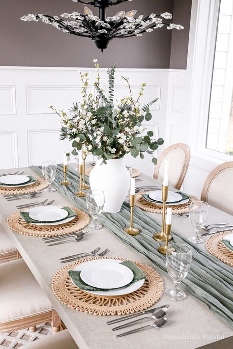 Simple Spring Tablescape - Domestically Blissful Table Wear Ideas, Home Dining Table Decor, Dining Table Dressing Ideas, Decoration For Dinner Table, Oval Table Setting, Home Dinner Table Decor, Dining Table Dinner Setup, How To Set A Dining Table, Aesthetic Dining Table Setup