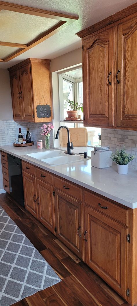 Oak Cabinets, light cream/grey countertops and backsplash Small Oak Kitchen Ideas, Oak Cabinet Kitchen Floor Ideas, Oak Cabinet Kitchen, Flooring Countertop, Honey Oak Cabinets, Brown Kitchen Cabinets, Brown Cabinets, Oak Kitchen Cabinets, Brown Kitchens