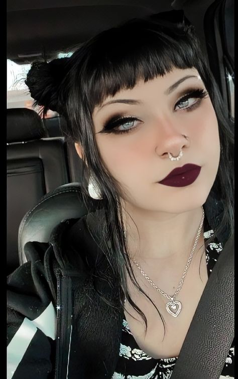 Beautiful Goth Makeup, Cute Dark Eyeshadow Looks, Punk Hair And Makeup, Gothic Makeup Ideas Dark Beauty, Black Makeup Looks Goth, Colorful Punk Makeup, Goth Hair Women, Autumn Goth Makeup, Metalhead Makeup Tutorial