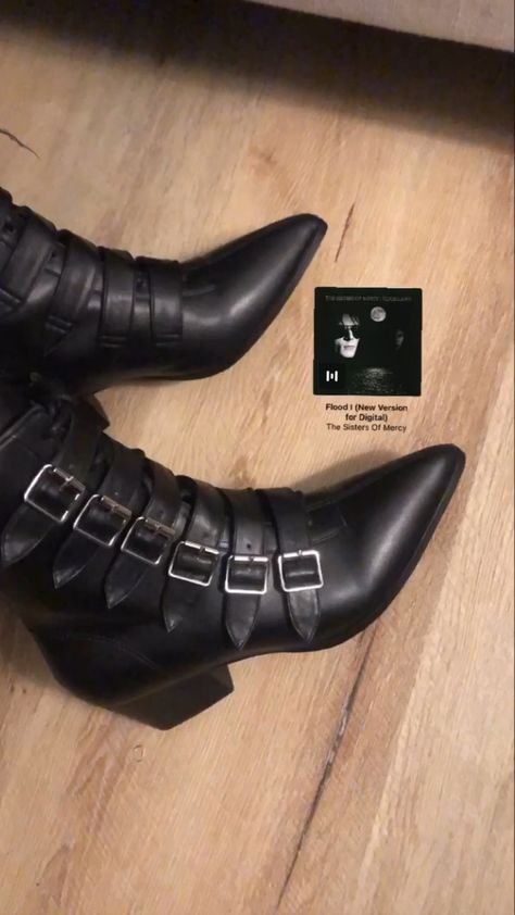 Goth Pikes, Trad Goth Fashion, Trad Goth Outfits, Goth Fits, Pointy Boots, Pointy Shoes, Goth Shoes, Trad Goth, Gothic Shoes