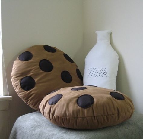 Cute Pillow Ideas, Food Pillows Diy, Food Home Decor, Cojines Aesthetic, Weird Pillows, Cute Pillows Diy, Cookie Pillows, Food Room Decor, Cookie Pillow