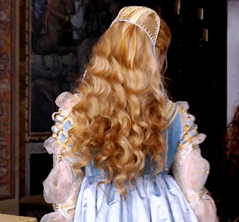 Medieval Beauty, The Borgias Aesthetic, Lucrezia Borgia Hair, Lucrezia Borgia Aesthetic, Oc Hairstyles Ideas, Lucrezia Borgia Gif, 1400s Fashion, Holliday Grainger, Medieval Princess