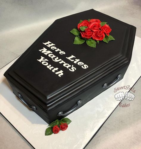 Coffin Cake, Black Is My Favorite Color, Gothic Birthday Cakes, Horror Cake, 30th Birthday Themes, 30th Birthday Bash, Skull Cake, Birthday Shots, 20th Birthday Party