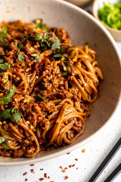 Creamy Gochujang Noodles, Gojuchang Noodles, Recipes With Gochujang, Gochujang Beef, Spicy Korean Food, Spicy Noodles Recipe, Gochujang Noodles, Gochujang Recipe, Resepi Biskut