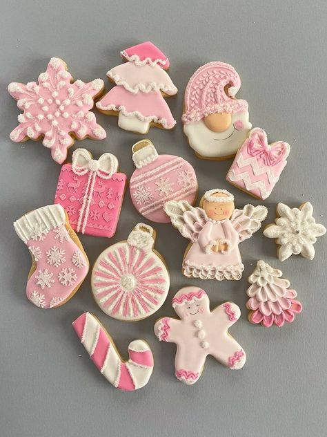 Sugar Cookie Aesthetic Christmas, Cute Christmas Cookies Royal Icing, Pink Winter Wonderland Baby Shower Cookies, Crumble Cookie Christmas, Coquette Christmas Cookies, Aesthetic Christmas Cookies Decorated, Cute Cookies Christmas, Christmas Yummy Treats, Aesthetic Gingerbread Cookies