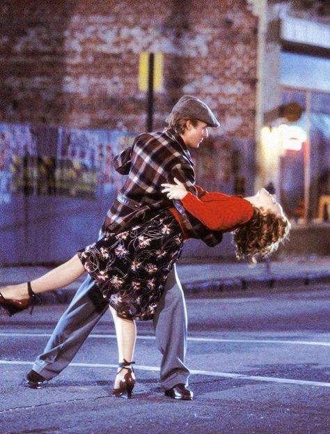 Dancing, soon becomes romancing - love this for a photo shoot idea - engagement Dancing In The Street, Septième Art, Shotting Photo, Nicholas Sparks, Rachel Mcadams, Movie Couples, Lady Bird, Dirty Dancing, The Notebook